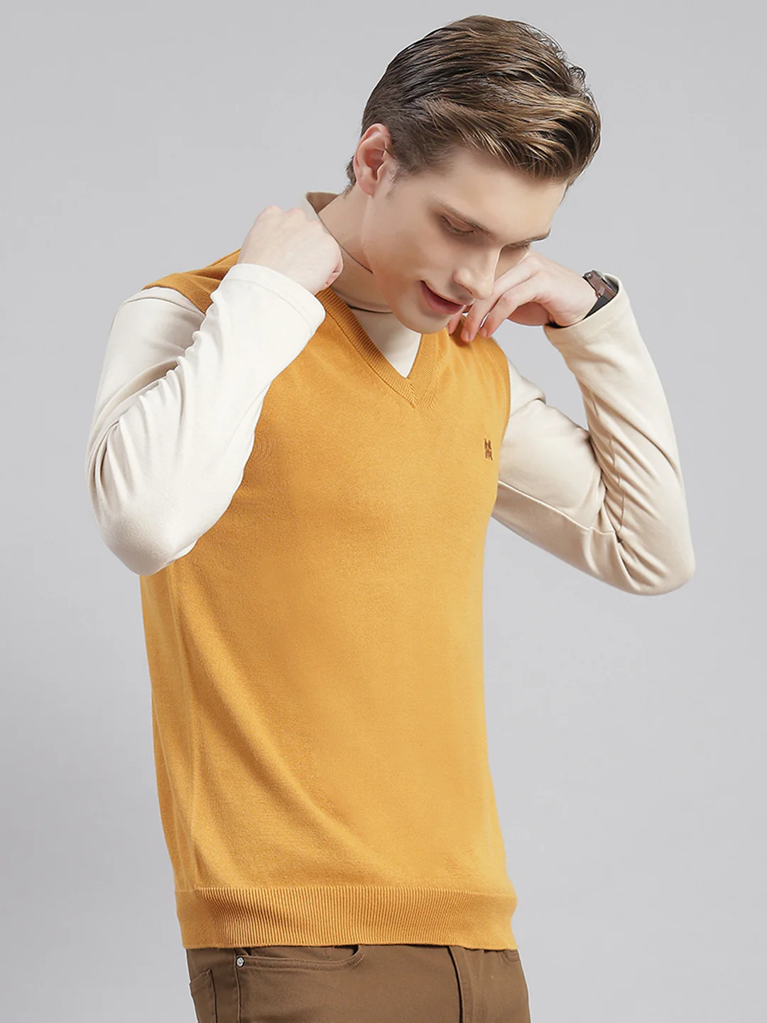 Men Brown Solid V Neck Sleeveless Sweaters/Pullovers - Image 6