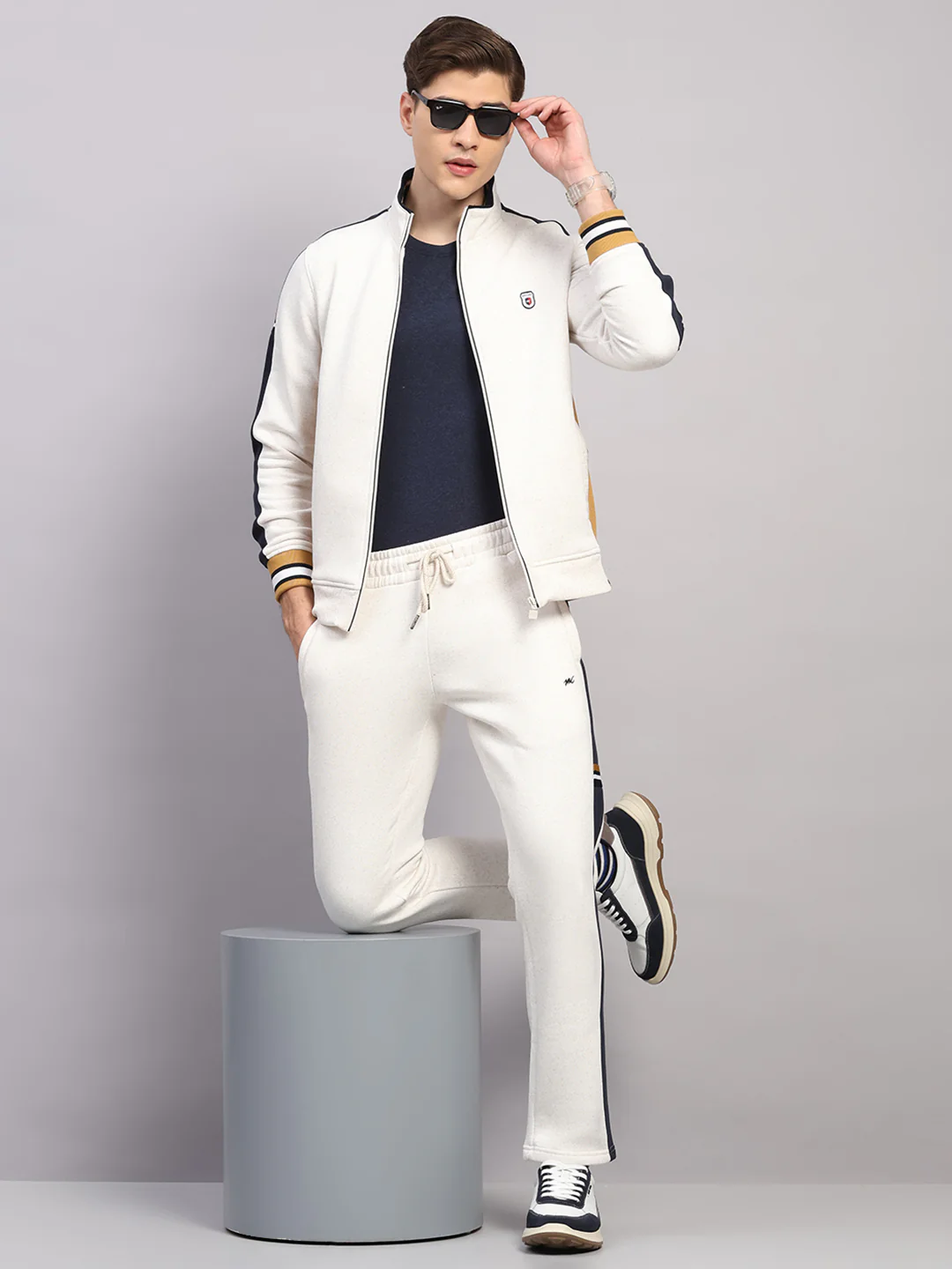 Men Camel Brown Solid Collar Full Sleeve Winter Tracksuit - Image 2