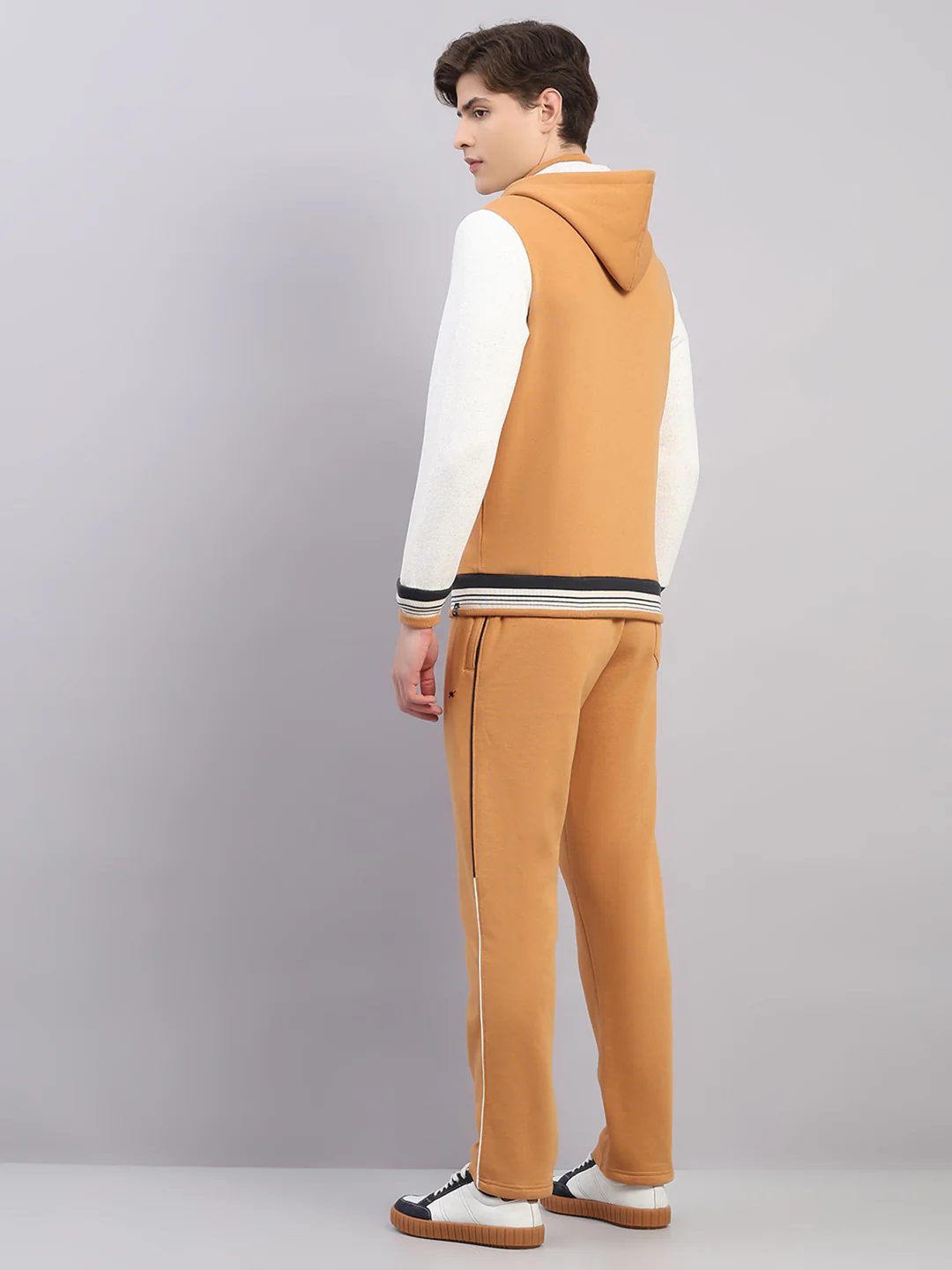 Men Camel Brown Solid Hooded Full Sleeve Winter Tracksuit - Image 5
