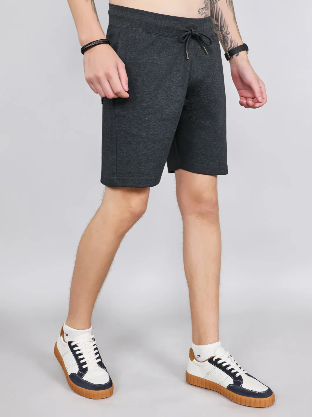 Men Charcoal Plain Regular Fit Bermuda - Image 3