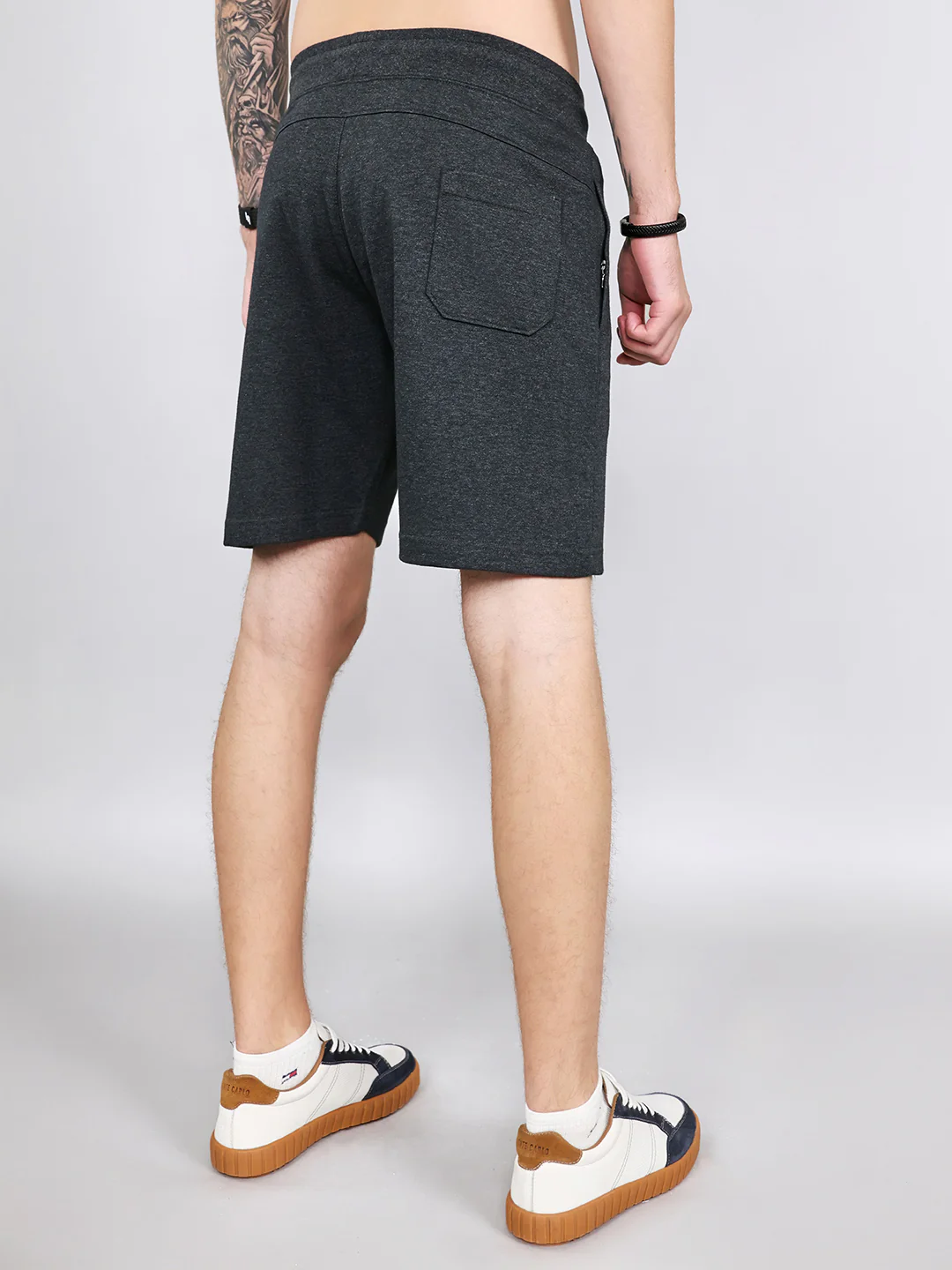Men Charcoal Plain Regular Fit Bermuda - Image 4