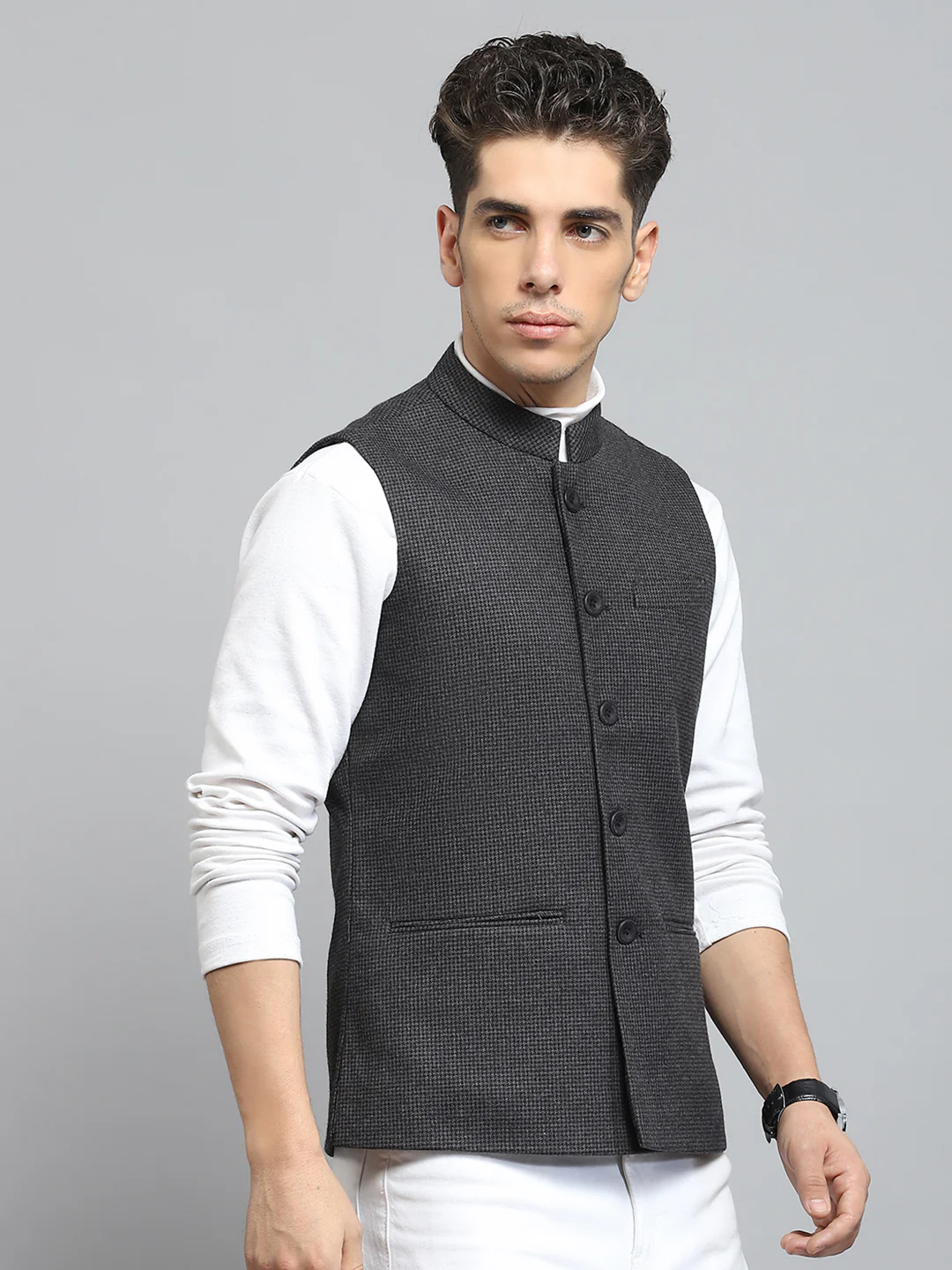 Men Charcoal Solid Band Collar Sleeveless Nehru Jacket - Image 4