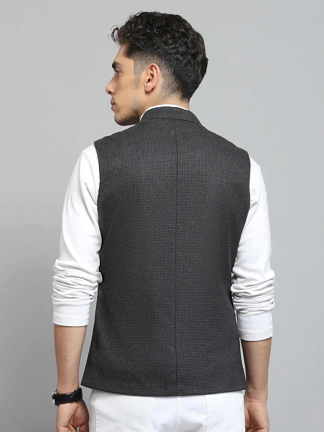 Men Charcoal Solid Band Collar Sleeveless Nehru Jacket - Image 5