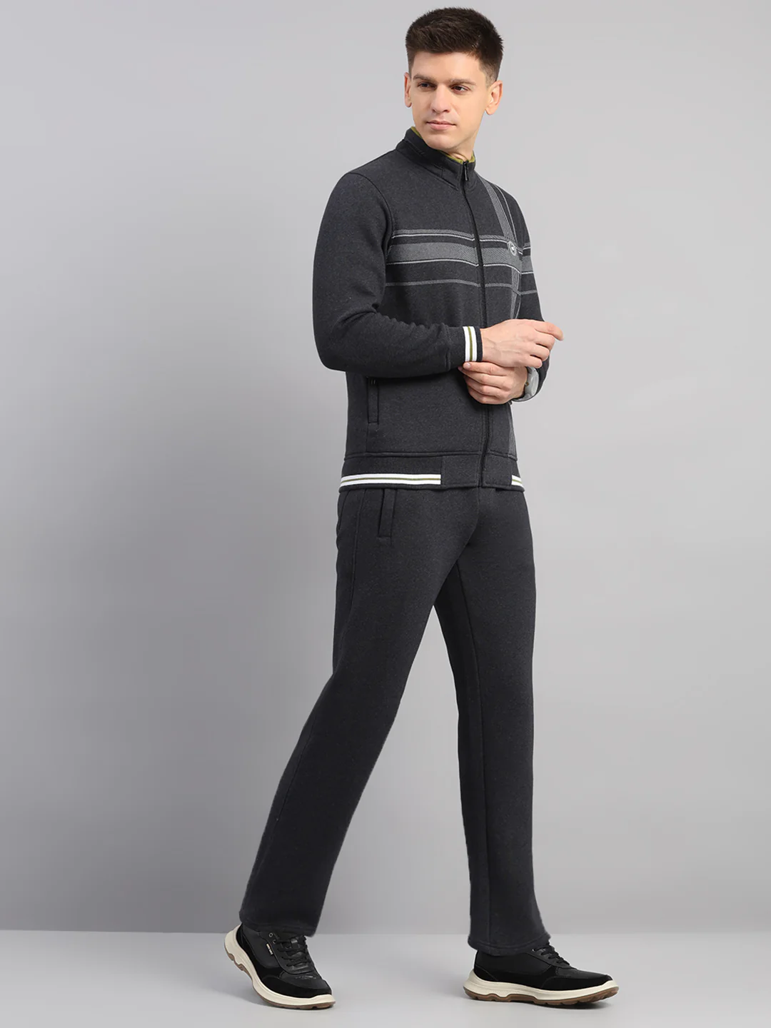 Men Charcoal Solid Collar Full Sleeve Winter Tracksuit - Image 4