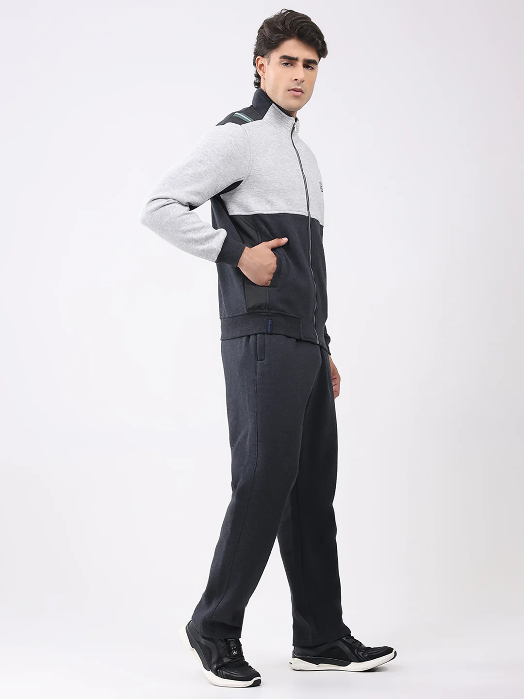 Men Charcoal Solid Collar Full Sleeve Winter Tracksuit - Image 4