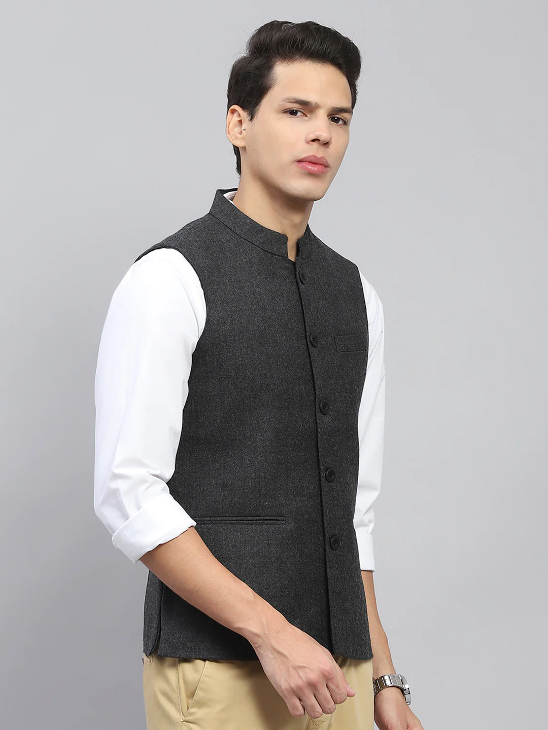 Men Charcoal Solid Mock Neck Sleeveless Jacket - Image 4
