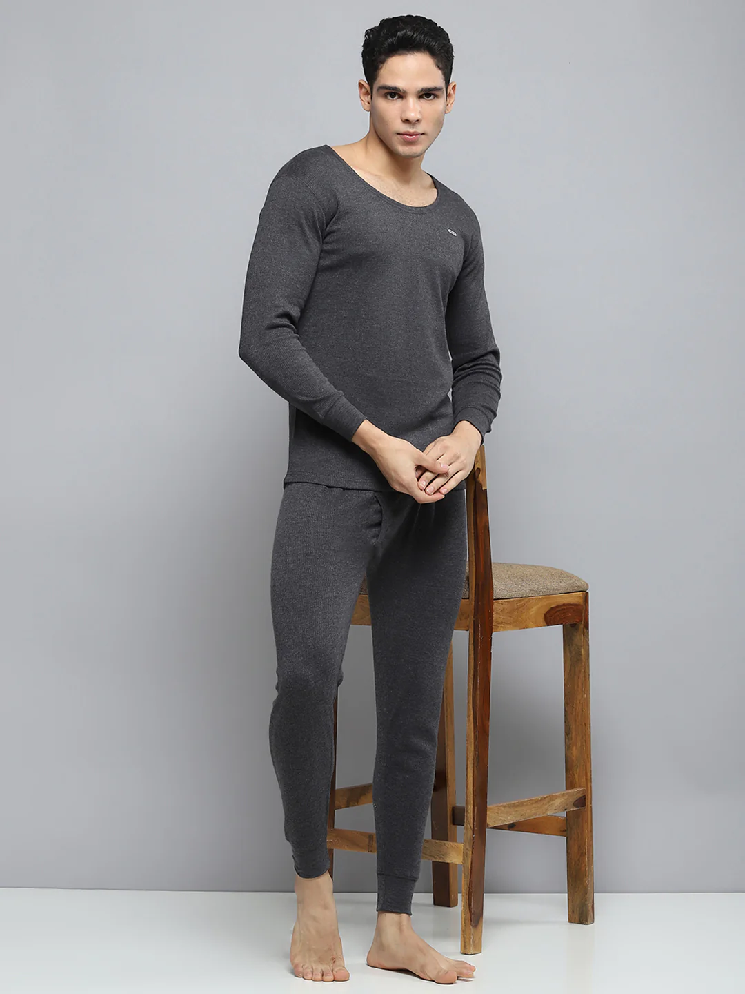 Men Charcoal Solid Round Neck Full Sleeve Thermal Vest - Image 2
