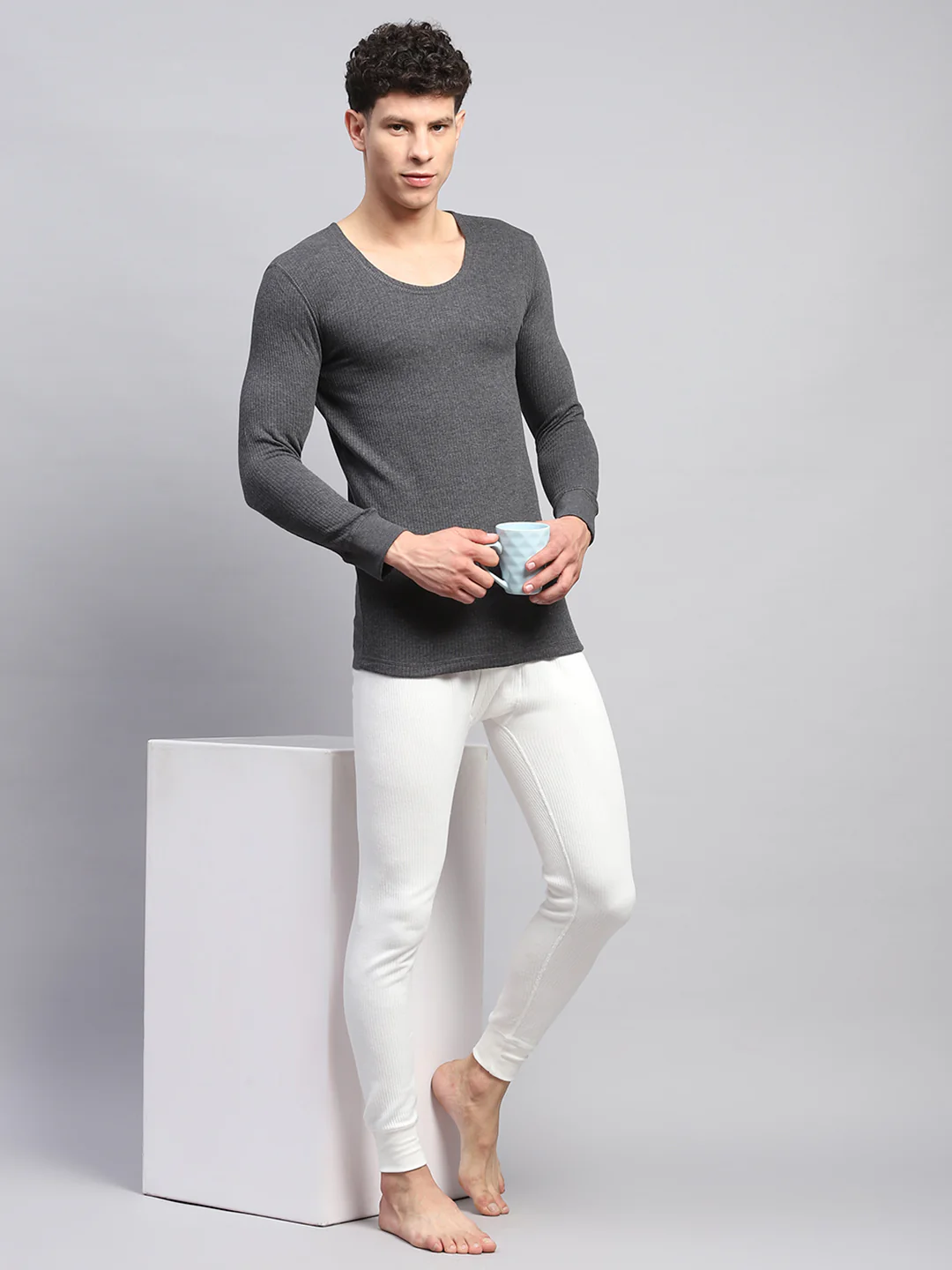 Men Charcoal Solid Round Neck Full Sleeve Thermal Vest - Image 2