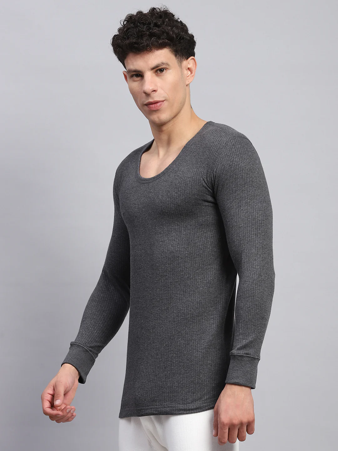 Men Charcoal Solid Round Neck Full Sleeve Thermal Vest - Image 3