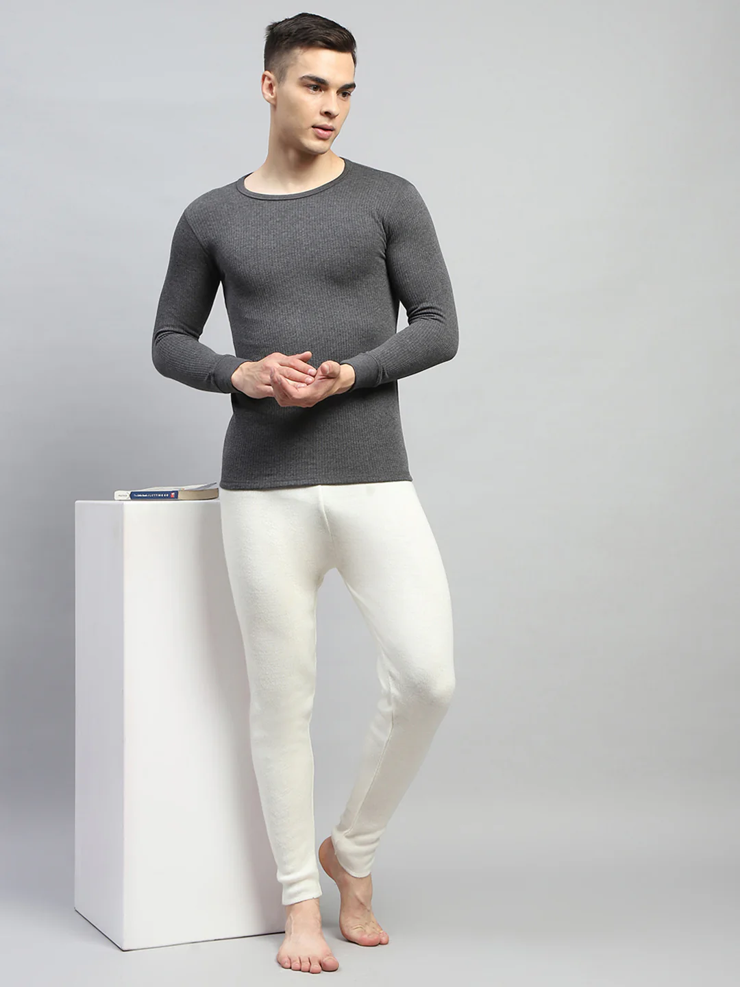 Men Charcoal Solid Round Neck Full Sleeve Thermal Vest - Image 2