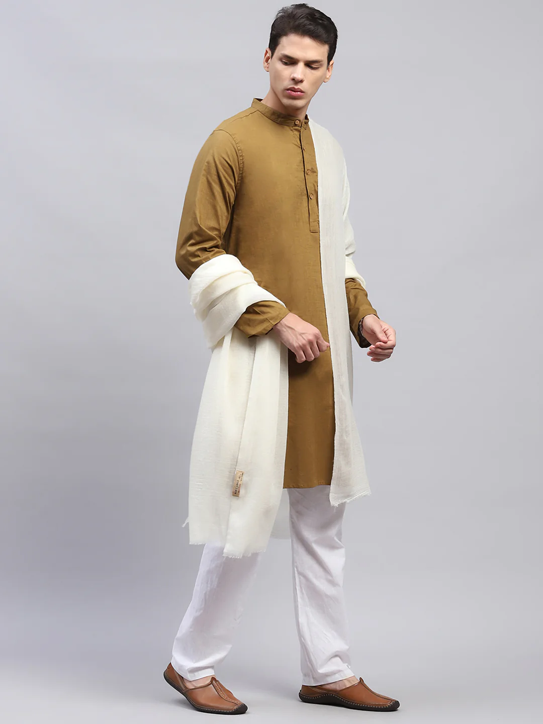 Men Cream Solid Lohi Shawl - Image 4