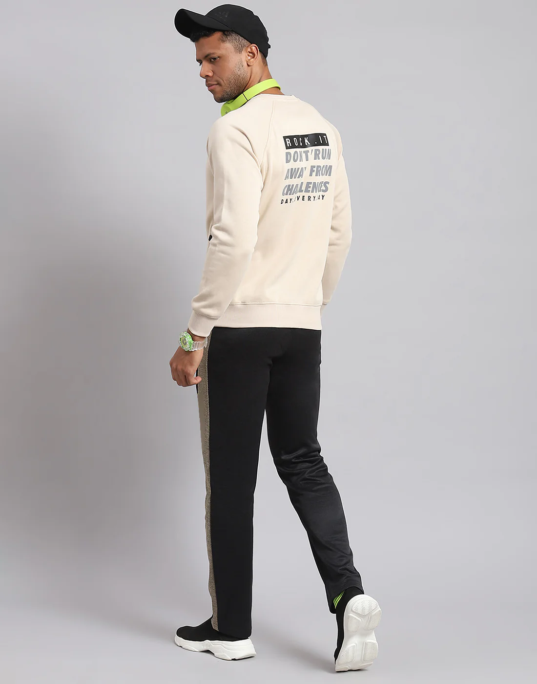 Rock.it Men Cream Solid Round Neck Full Sleeve Sweatshirt - Image 3