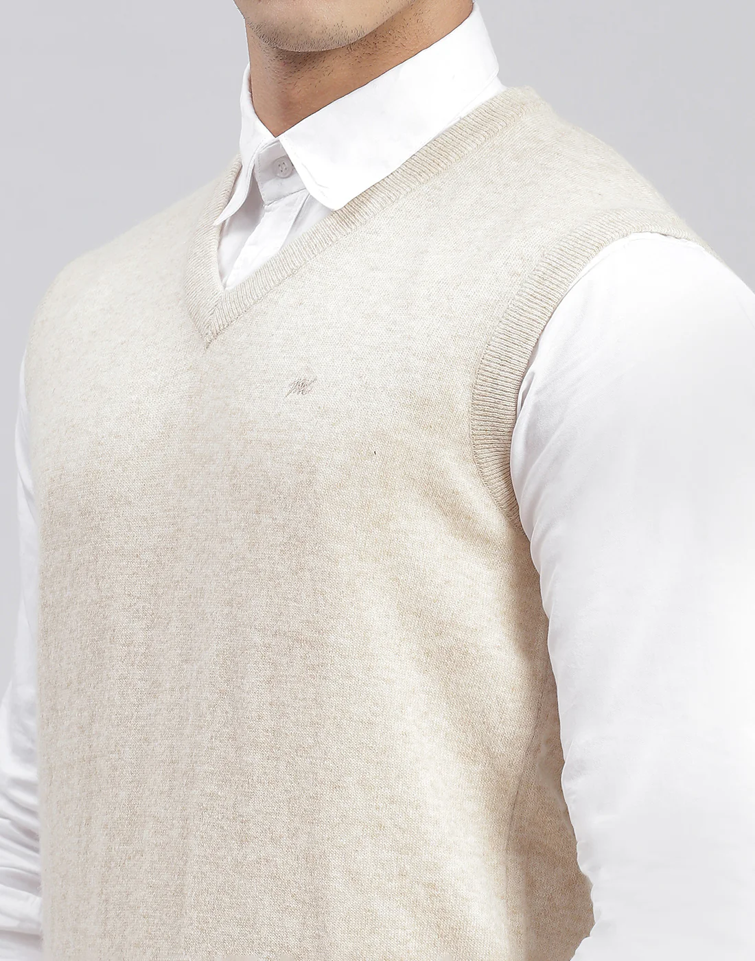 Men Cream Solid V Neck Sleeveless Sweater - Image 6