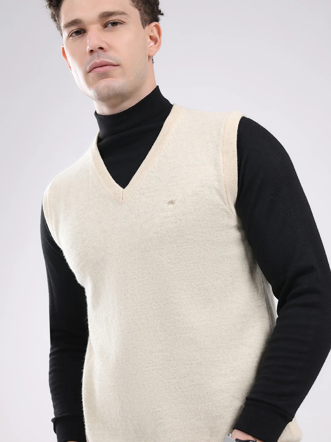 Men Cream Solid V Neck Sleeveless Sweater - Image 6
