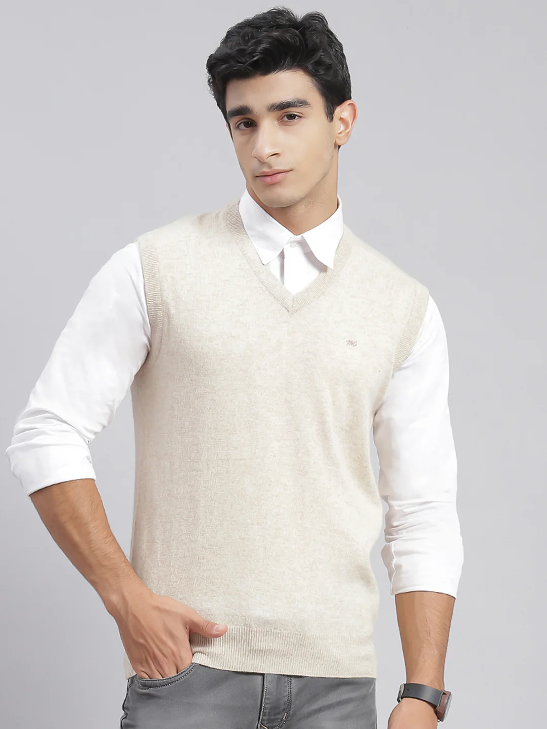 Men Cream Solid V Neck Sleeveless Sweaters/Pullovers - Image 4