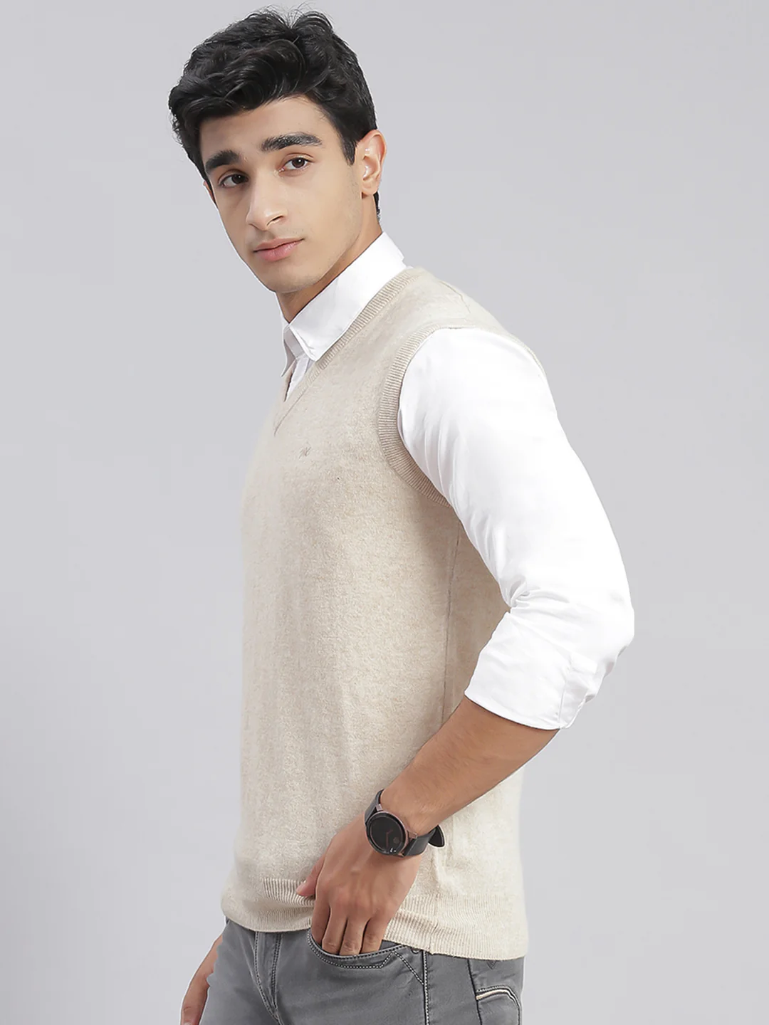 Men Cream Solid V Neck Sleeveless Sweaters/Pullovers - Image 5
