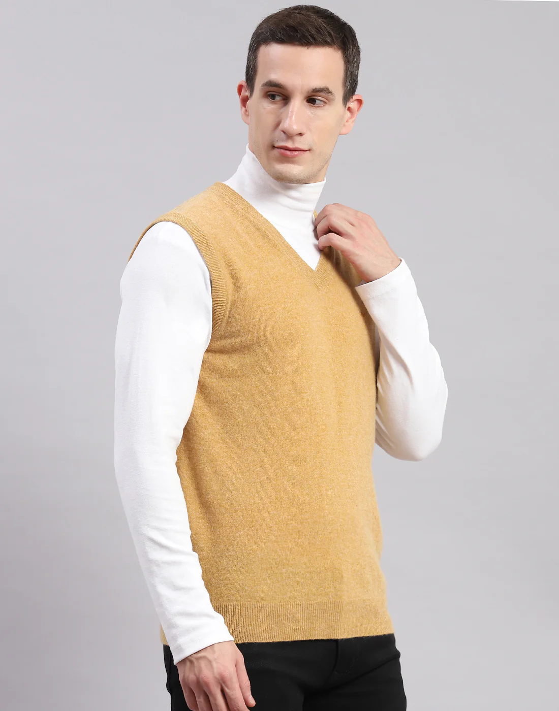 Men Cream Solid V Neck Sleeveless Sweaters/Pullovers - Image 4
