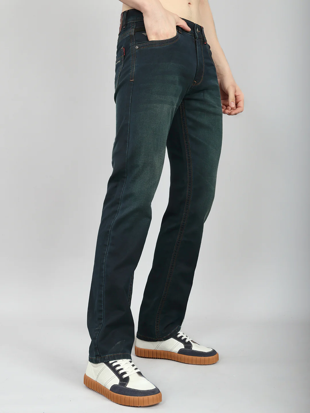 Men Green Light Wash Straight Fit Denim - Image 3