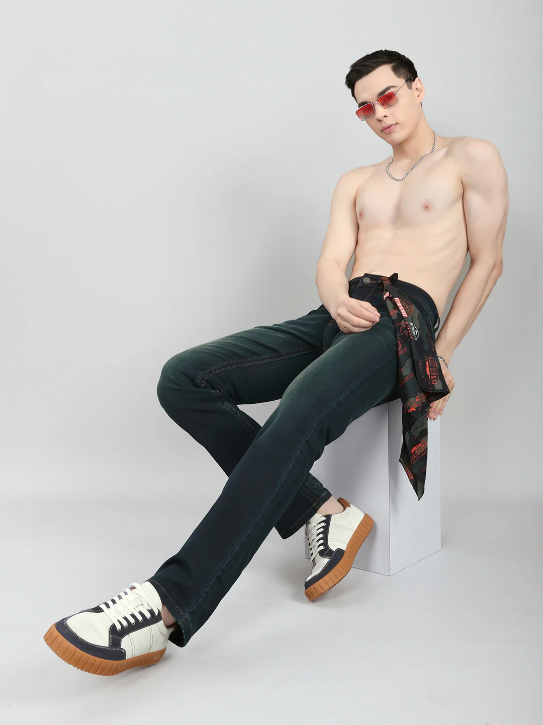 Men Green Light Wash Straight Fit Denim - Image 7