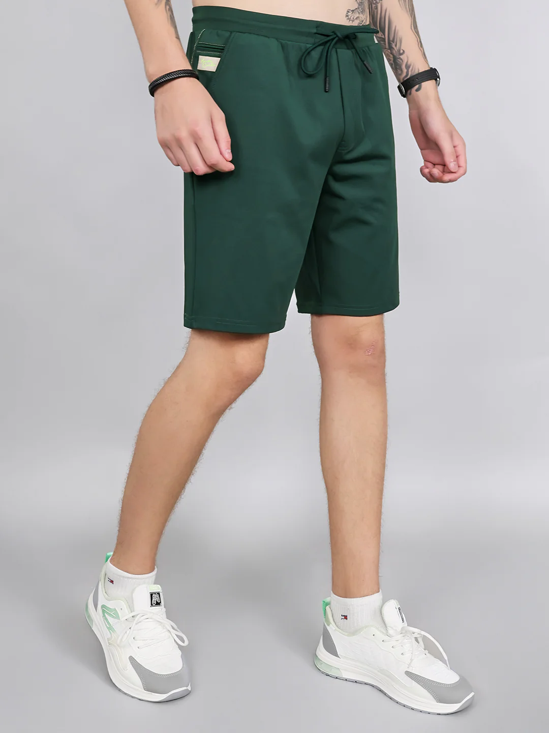 Men Green Plain Smart Fit Bermuda - Image 2