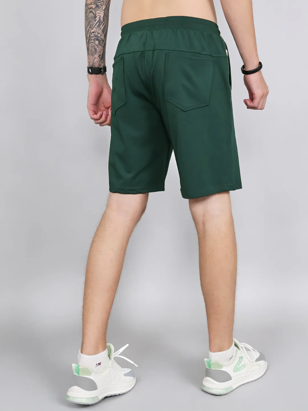 Men Green Plain Smart Fit Bermuda - Image 4