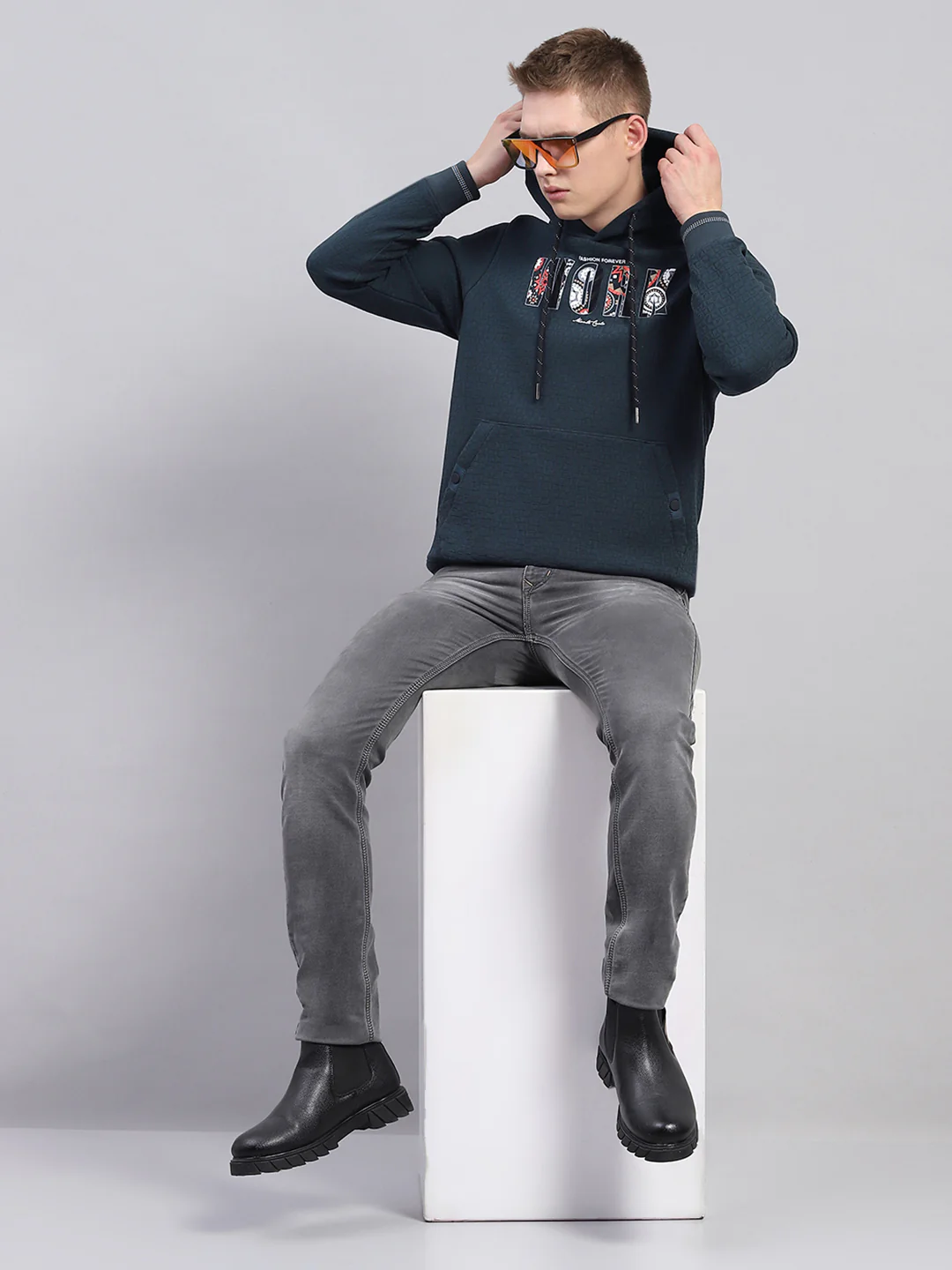 Men Green Printed Hooded Full Sleeve Sweatshirt - Image 2