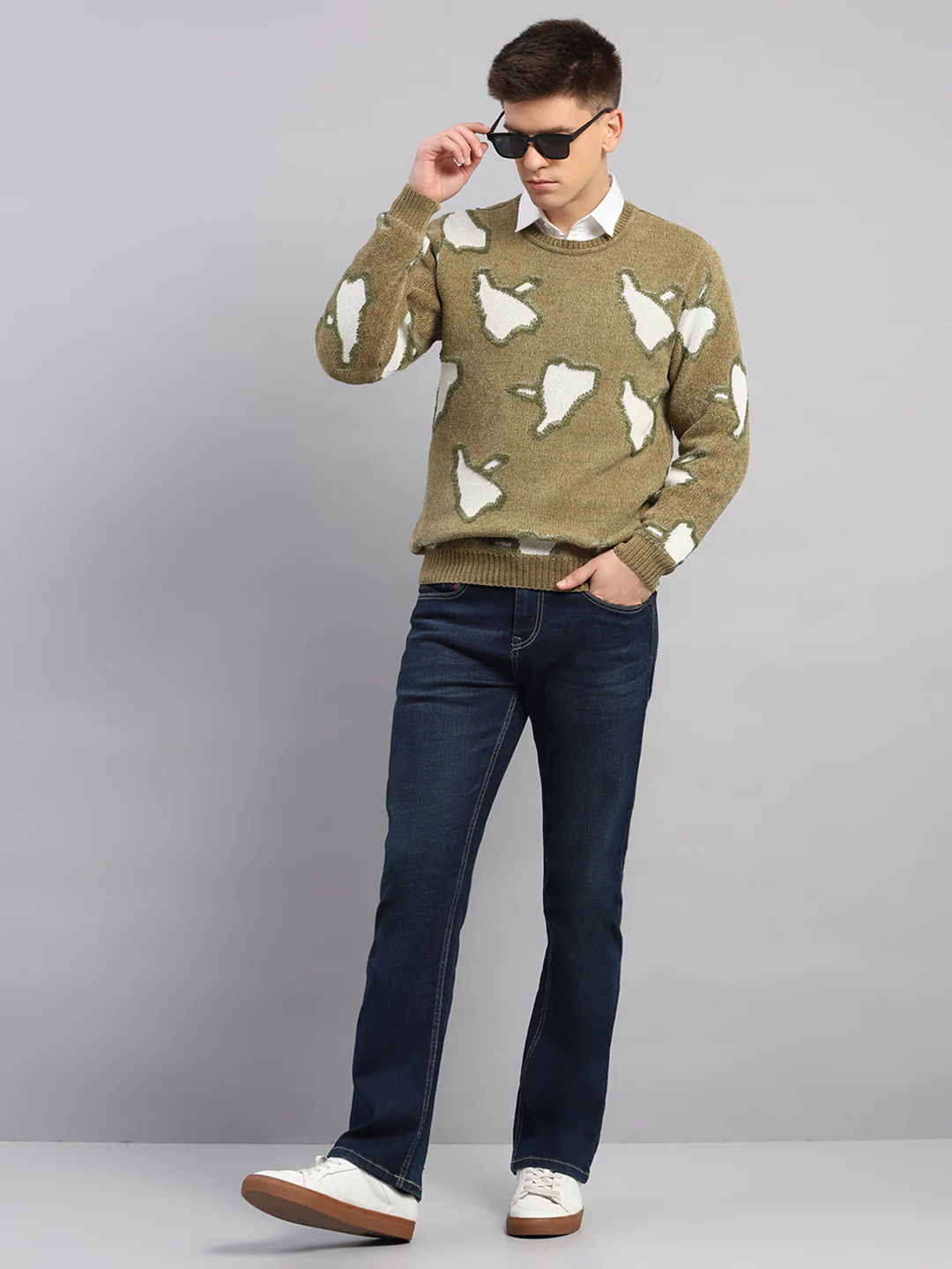 Men Green Printed Round Neck Full Sleeve Pullover - Image 2