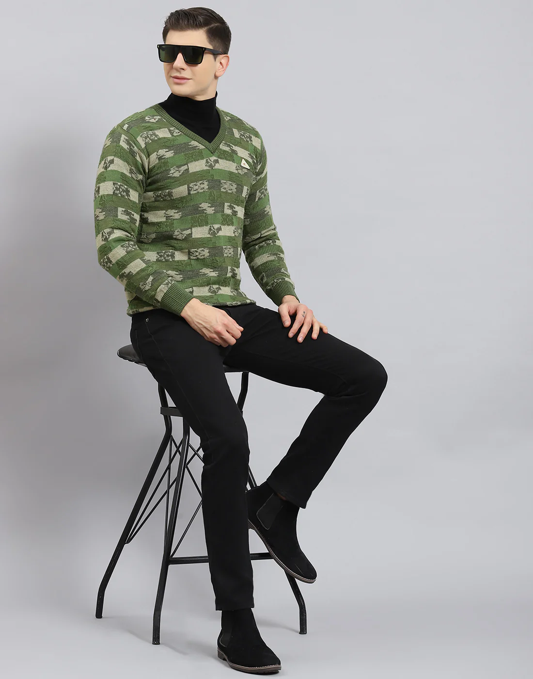Men Green Self Design V Neck Full Sleeve Sweater - Image 7
