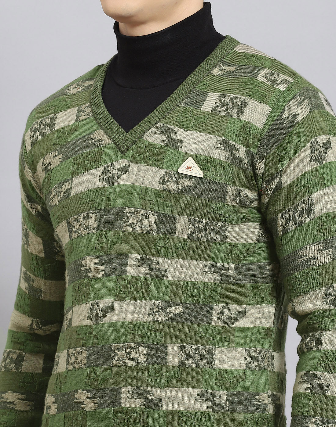 Men Green Self Design V Neck Full Sleeve Sweater - Image 8