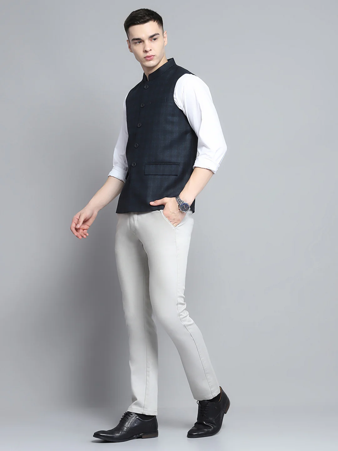 Men Green Solid Band Collar Sleeveless Jacket - Image 2