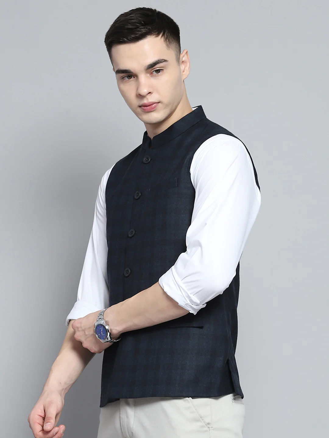 Men Green Solid Band Collar Sleeveless Jacket - Image 3