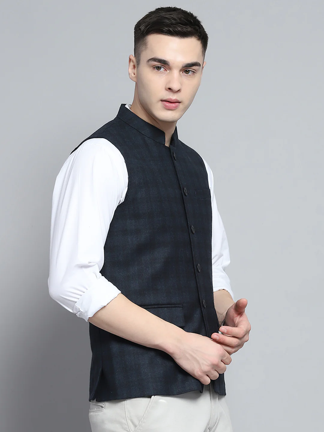 Men Green Solid Band Collar Sleeveless Jacket - Image 4