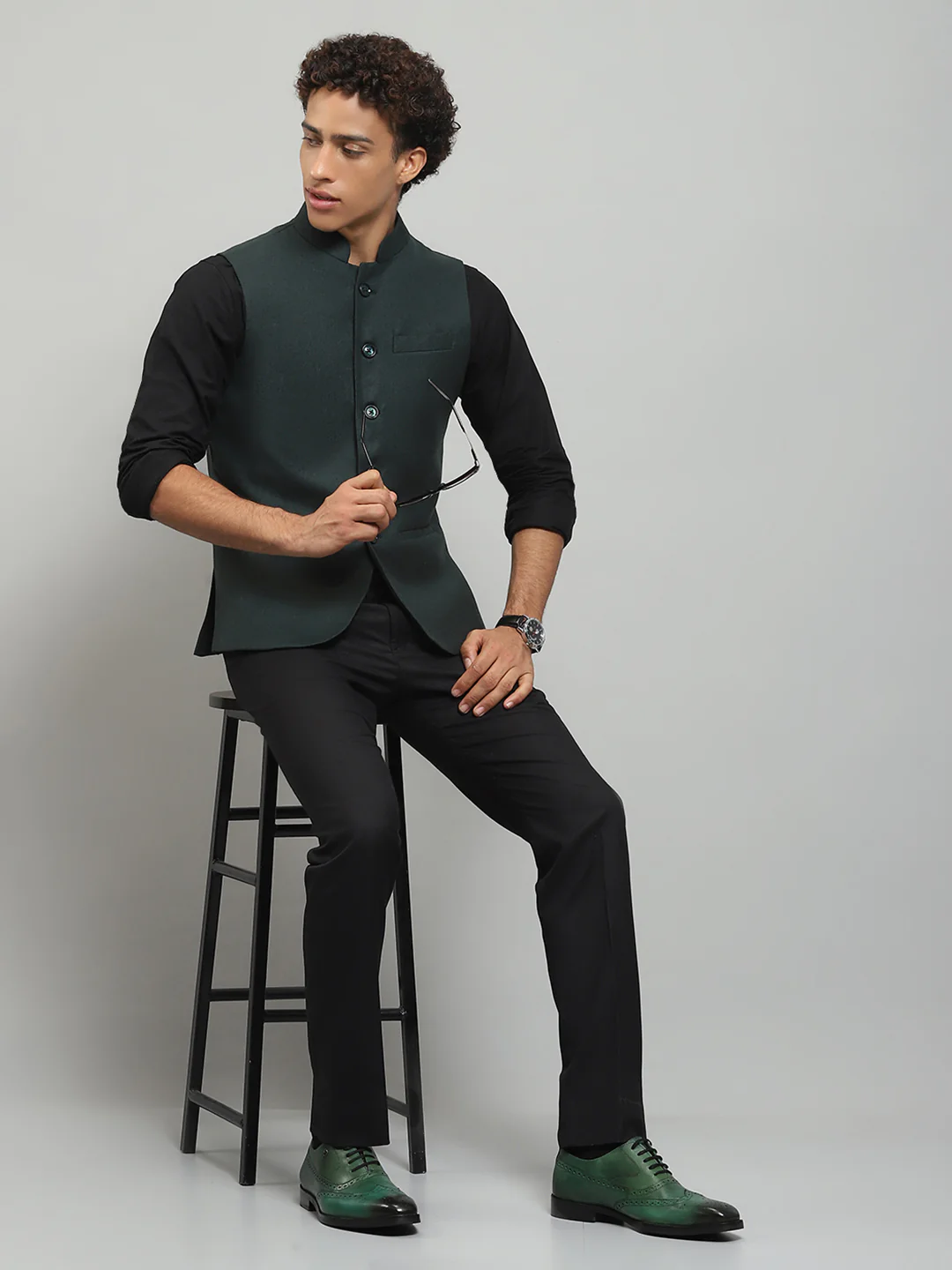 Men Green Solid Band Collar Sleeveless Nehru Jacket - Image 2