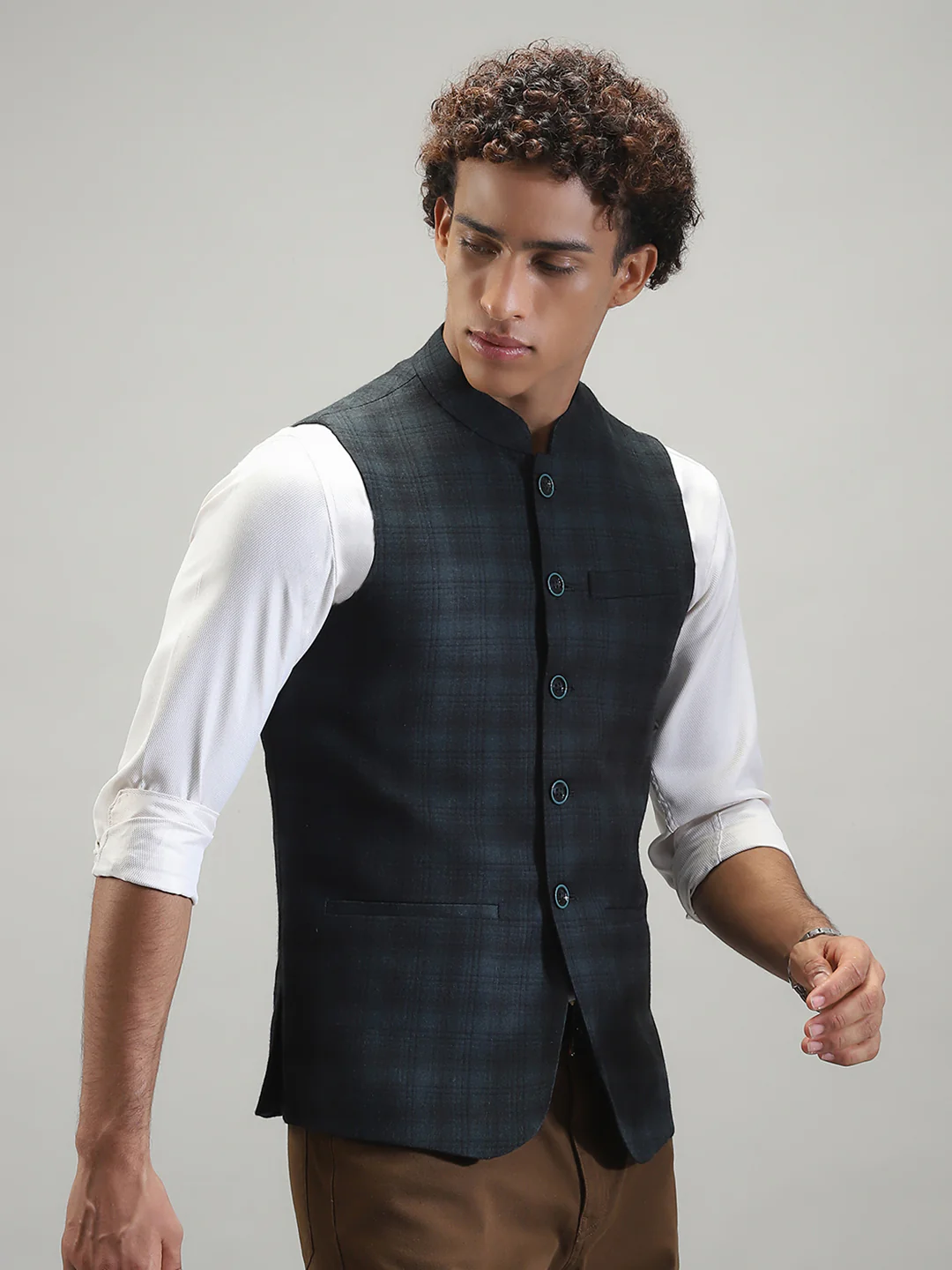 Men Green Solid Band Collar Sleeveless Nehru Jacket - Image 4