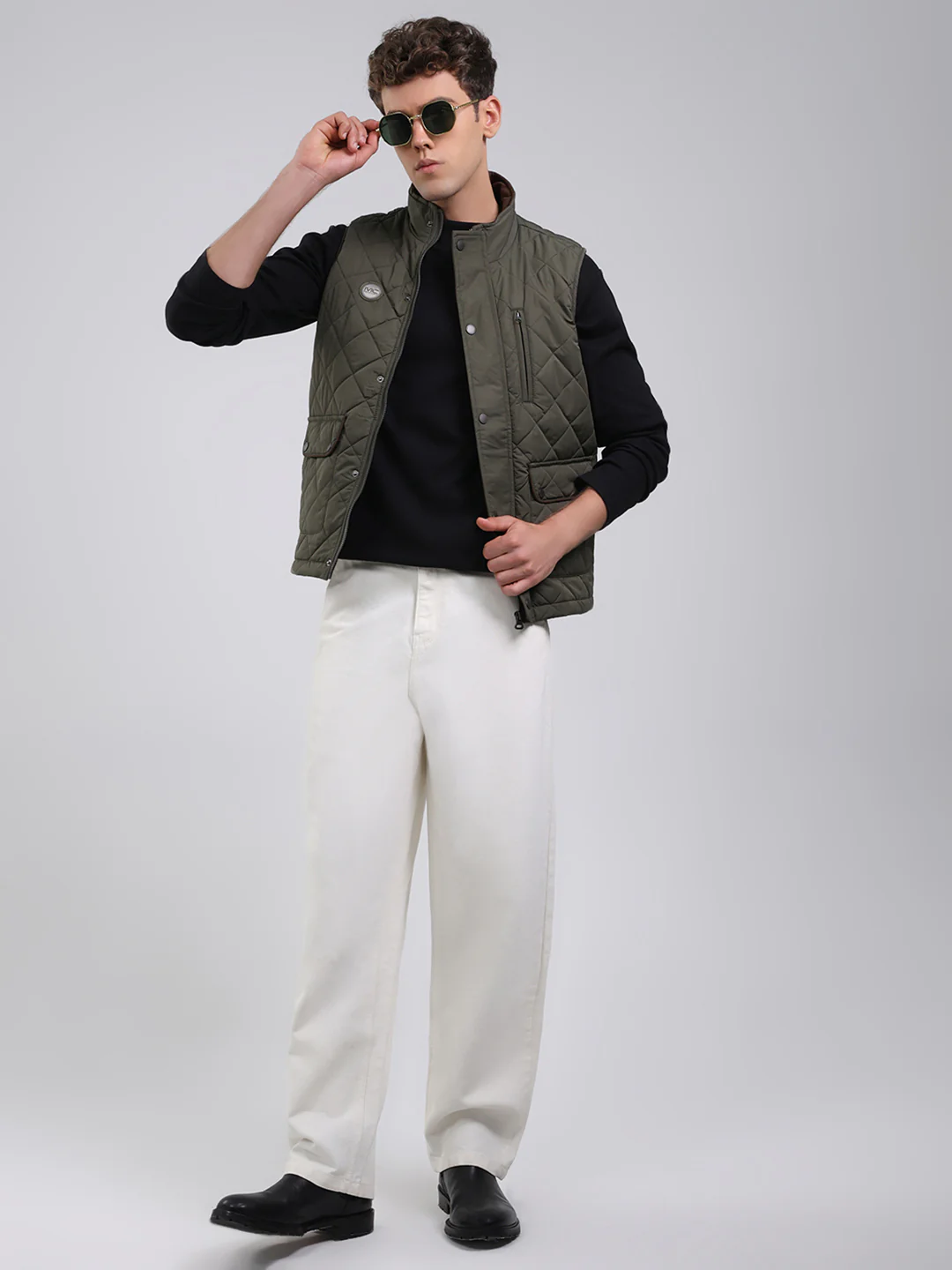 Men Green Solid Collar Sleeveless Jacket - Image 2