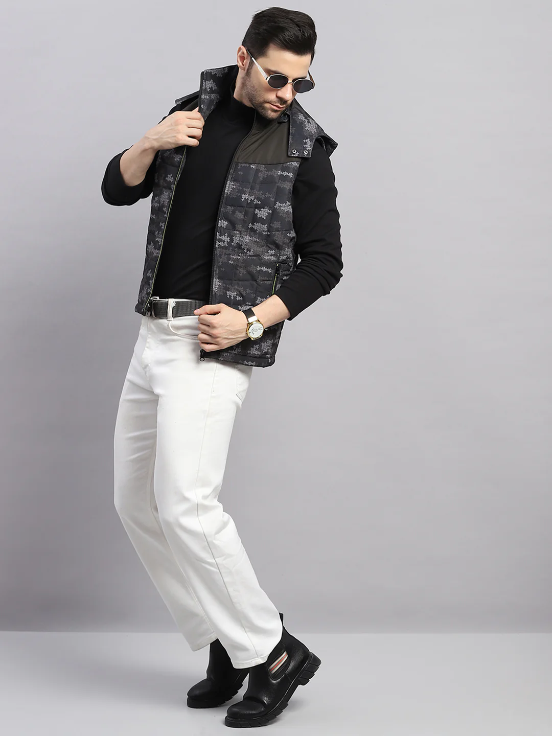 Men Green Solid Hooded Sleeveless Jacket - Image 2