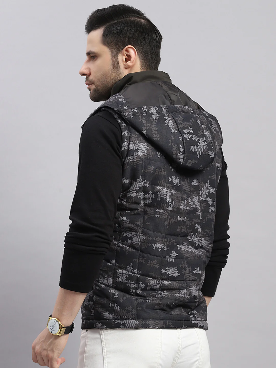 Men Green Solid Hooded Sleeveless Jacket - Image 5