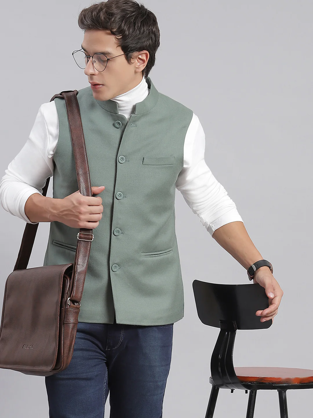 Men Green Solid Mandarin Collar Sleeveless Nehru Jackets - Image 2