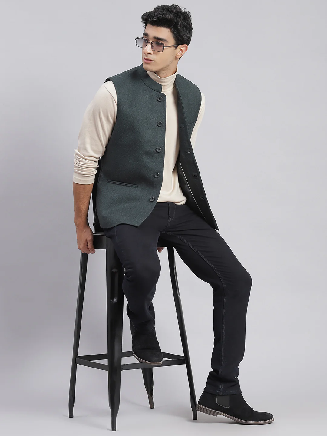 Men Green Solid Mandarin Collar Sleeveless Nehru Jackets - Image 2