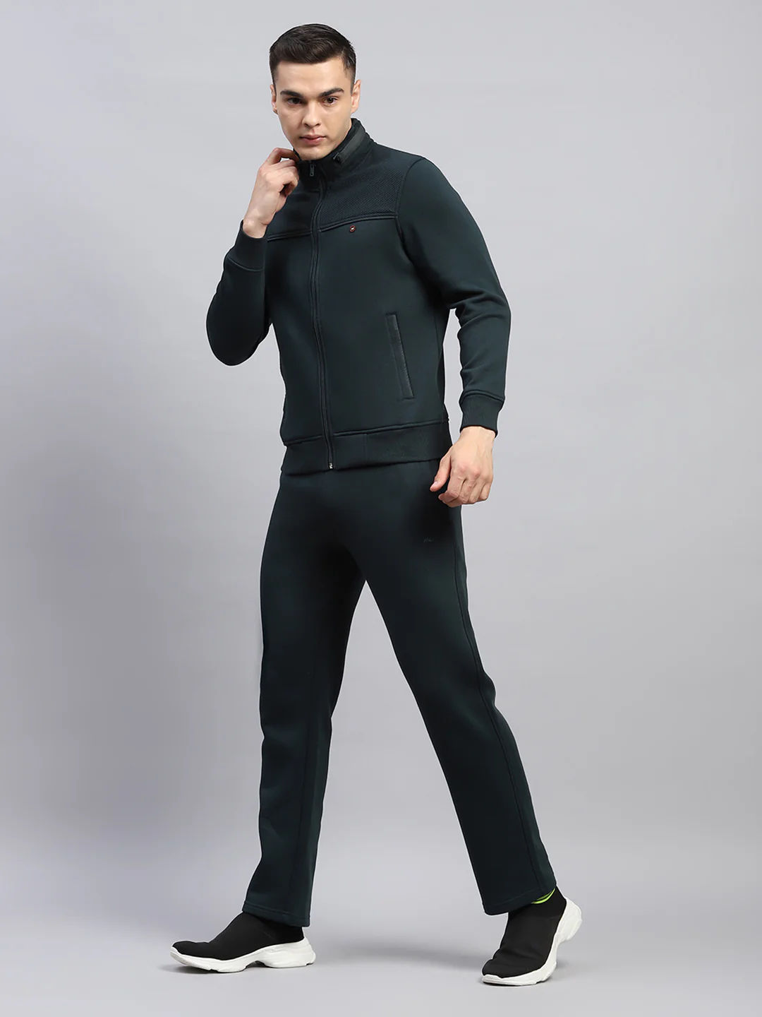 Men Green Solid Mock Neck Full Sleeve Winter Tracksuit - Image 3