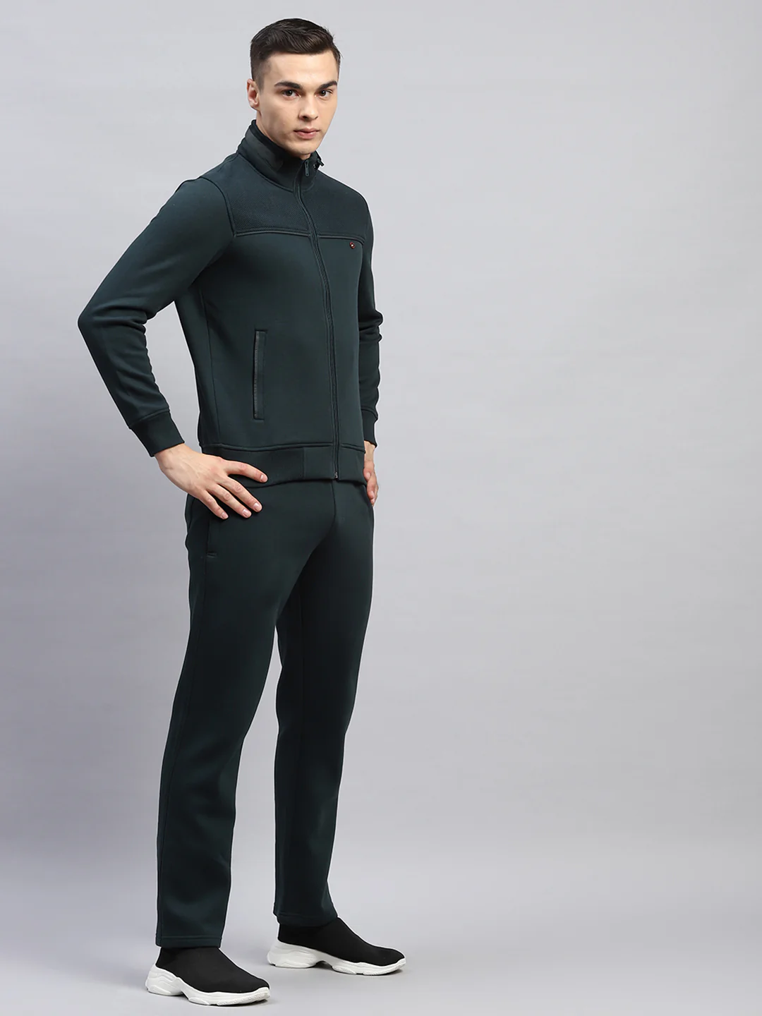 Men Green Solid Mock Neck Full Sleeve Winter Tracksuit - Image 4