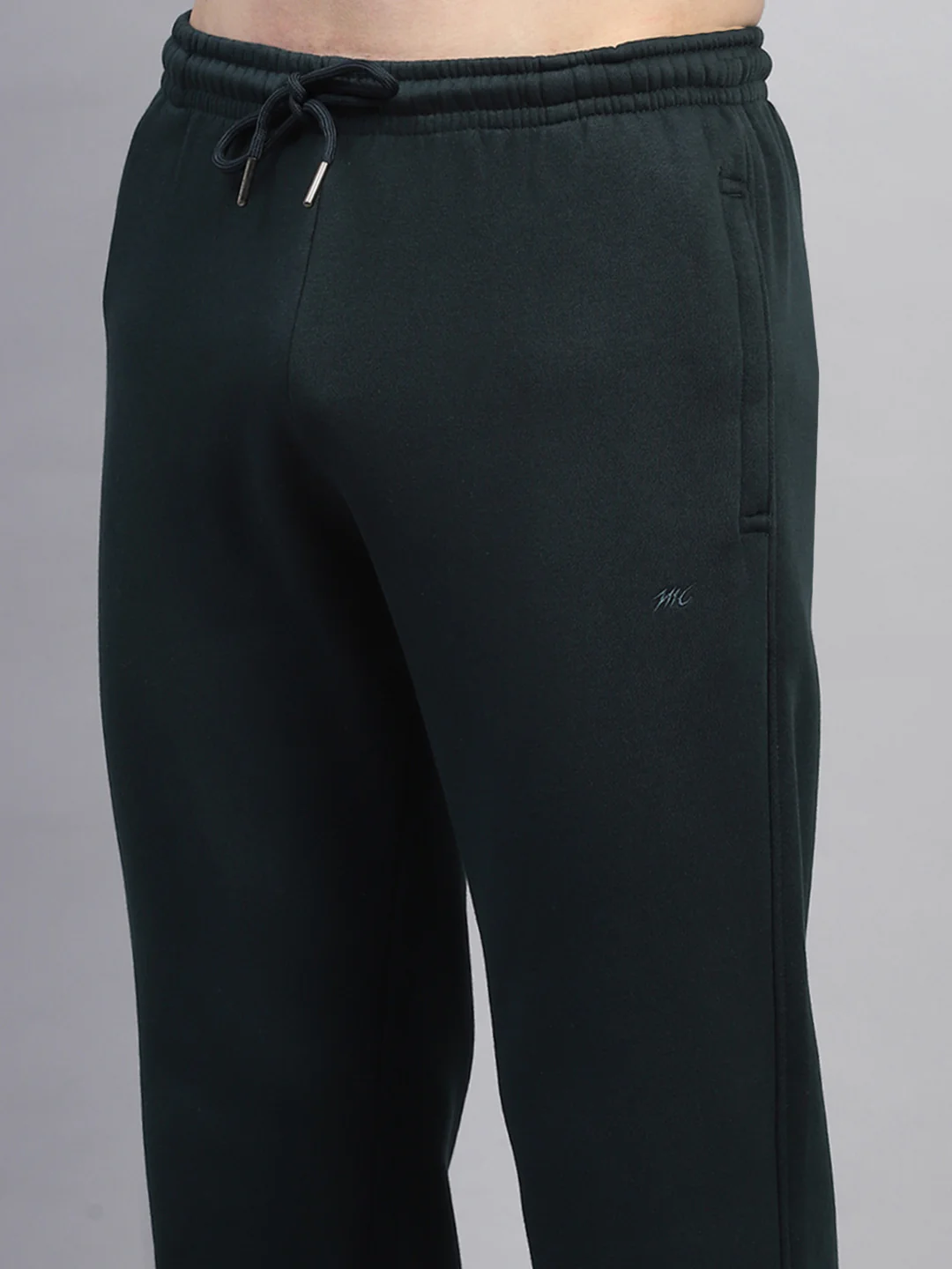 Men Green Solid Mock Neck Full Sleeve Winter Tracksuit - Image 8