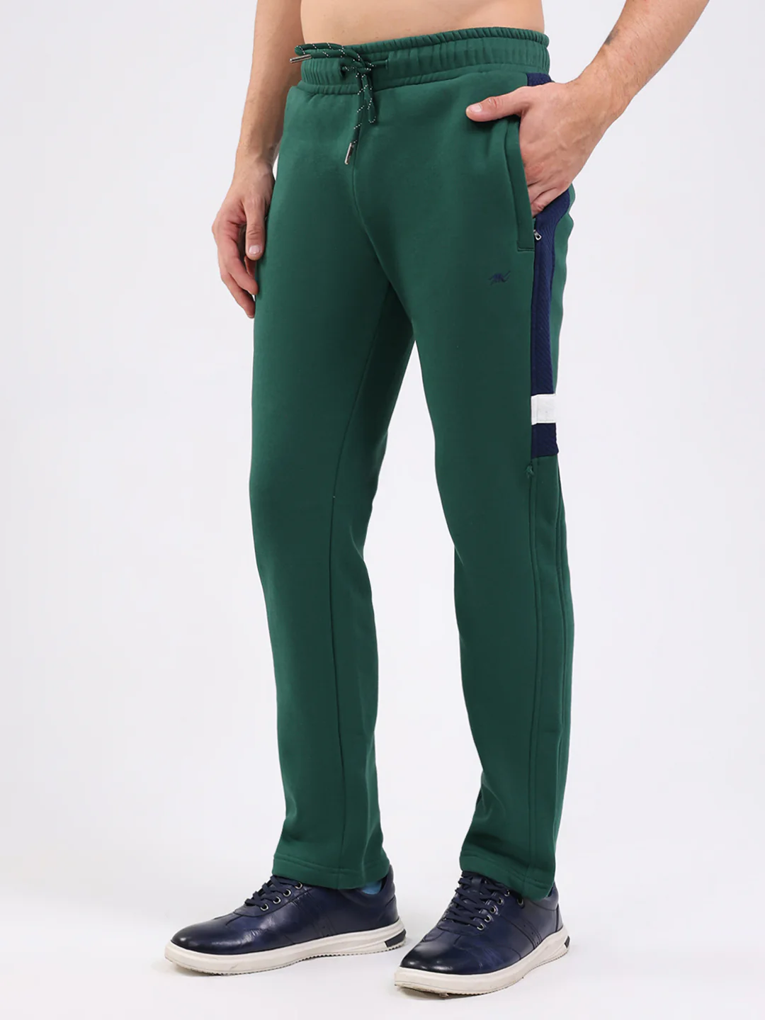 Men Green Solid Mock Neck Full Sleeve Winter Tracksuit - Image 7