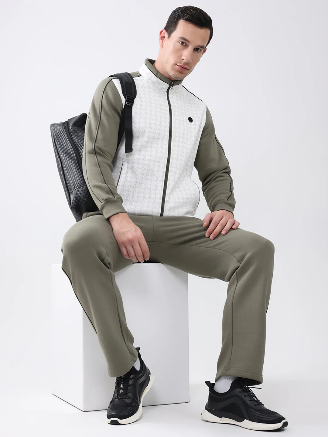 Men Green Solid Mock Neck Full Sleeve Winter Tracksuit - Image 2