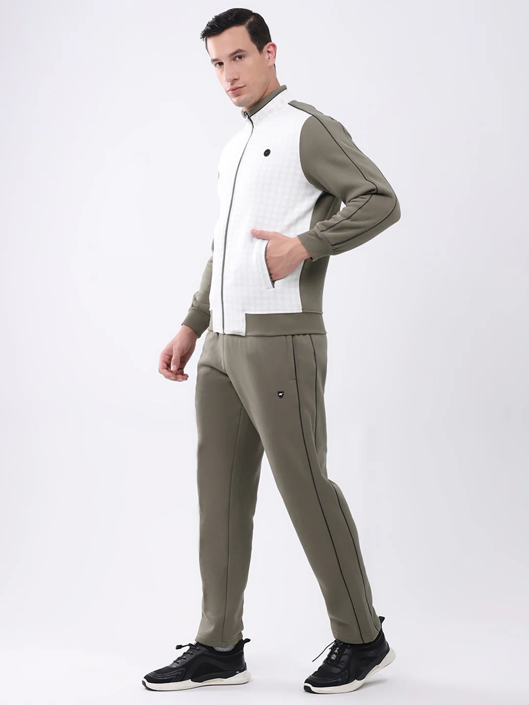Men Green Solid Mock Neck Full Sleeve Winter Tracksuit - Image 3