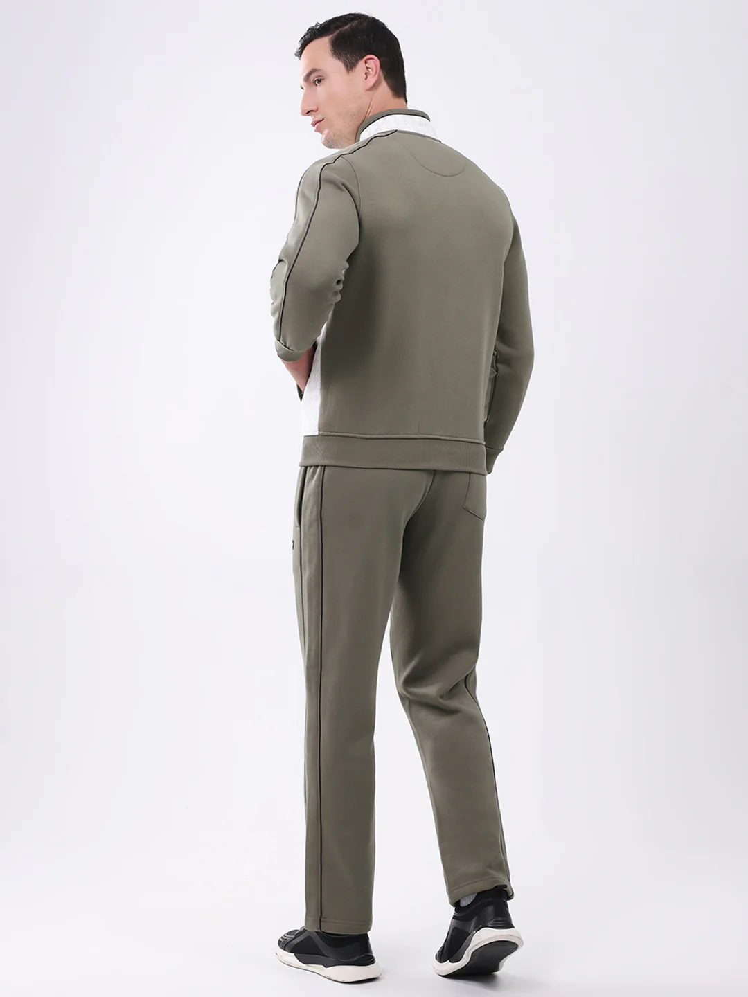 Men Green Solid Mock Neck Full Sleeve Winter Tracksuit - Image 5