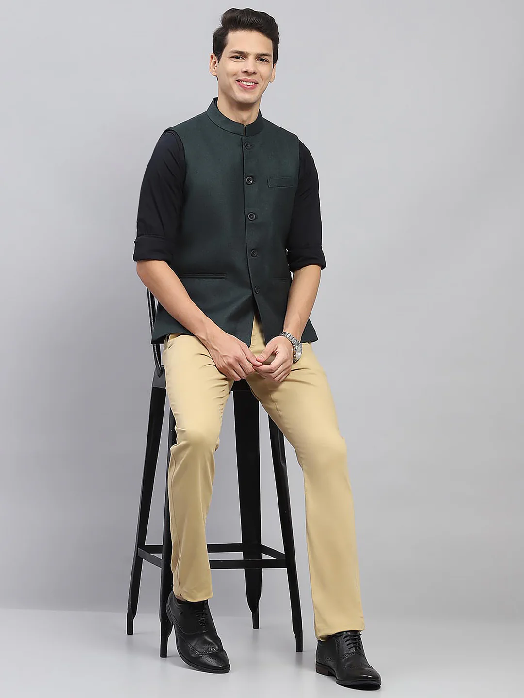 Men Green Solid Mock Neck Sleeveless Nehru Jacket - Image 2