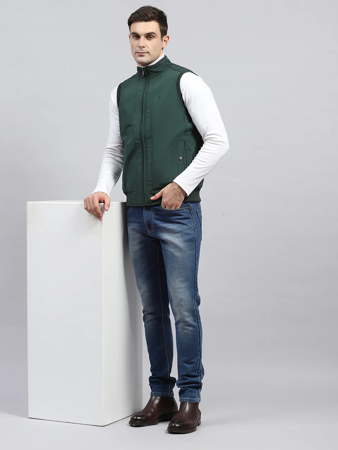 Men Green Solid Mock Neck Sleeveless Reversible Jacket - Image 5