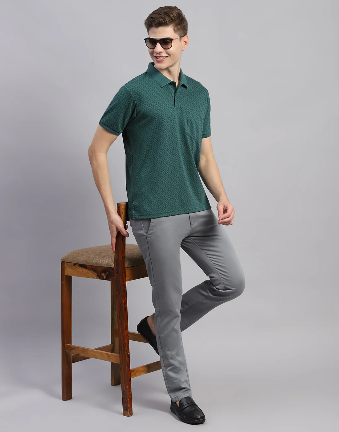 Men Green Solid Polo Collar Half Sleeve T-Shirt - Image 2