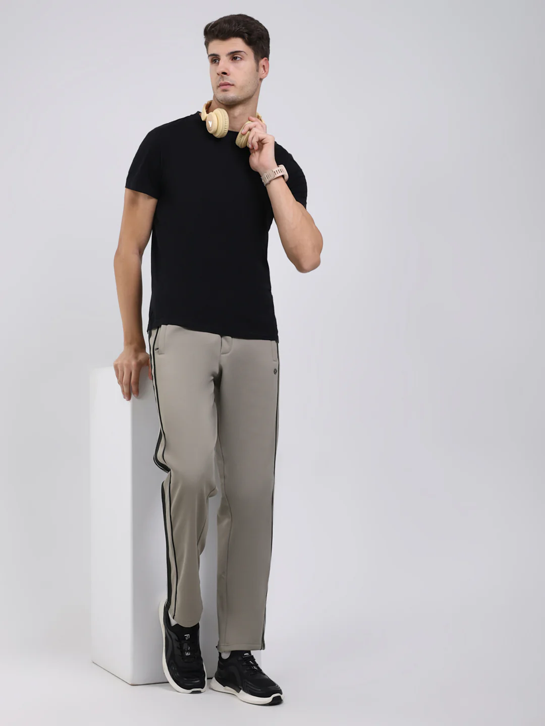 Men Green Solid Regular Fit Winter Lower - Image 2